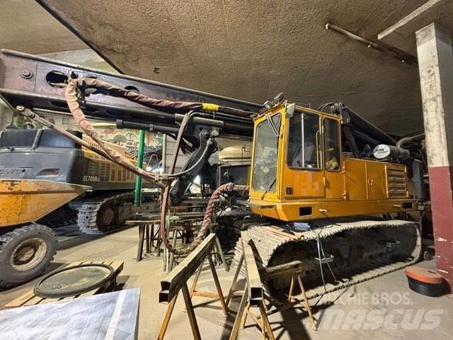 Åkerman Banut H14B Hydraulická beranidla na zatloukání pilotů