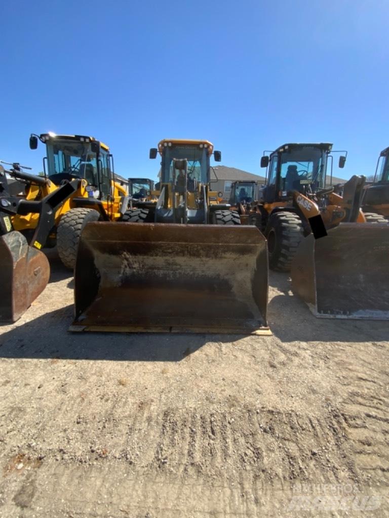 John Deere 544L Kolové nakladače