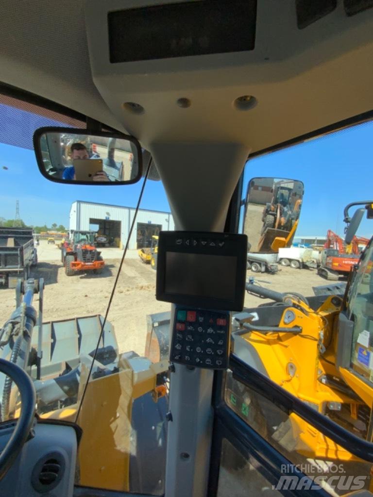 John Deere 544L Kolové nakladače