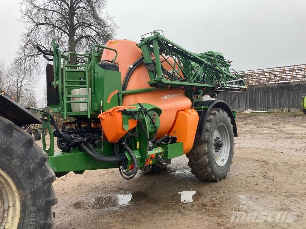 Amazone UX 5200 Tažené postřikovače