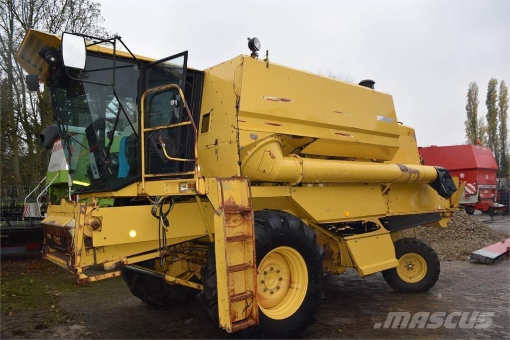 New Holland TF 42 Sklízecí mlátičky