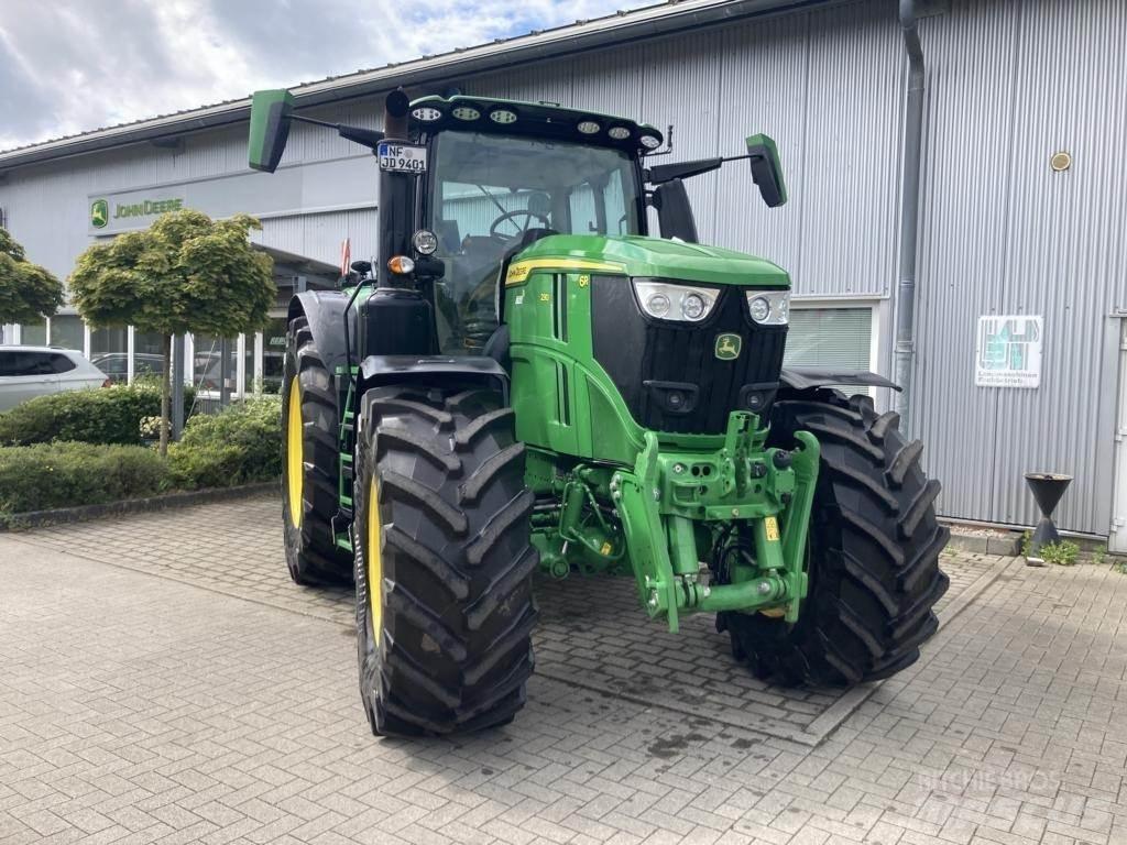 John Deere 6R230 Traktory