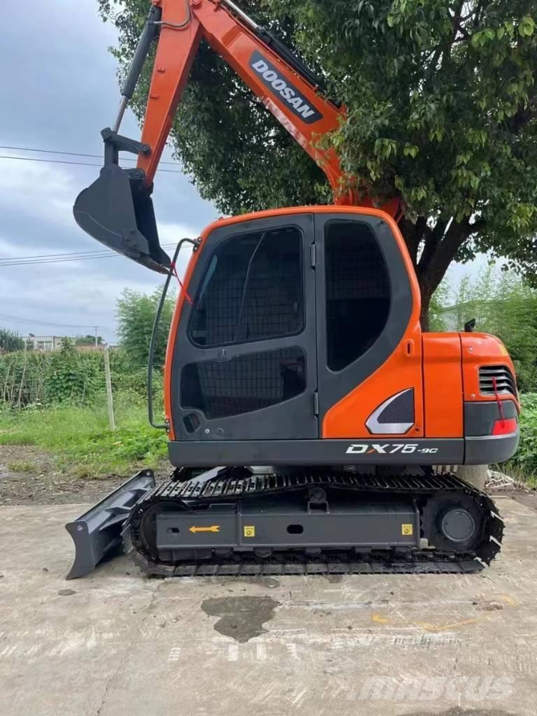 Doosan DX75-9C Midi rýpadla 7t - 12t