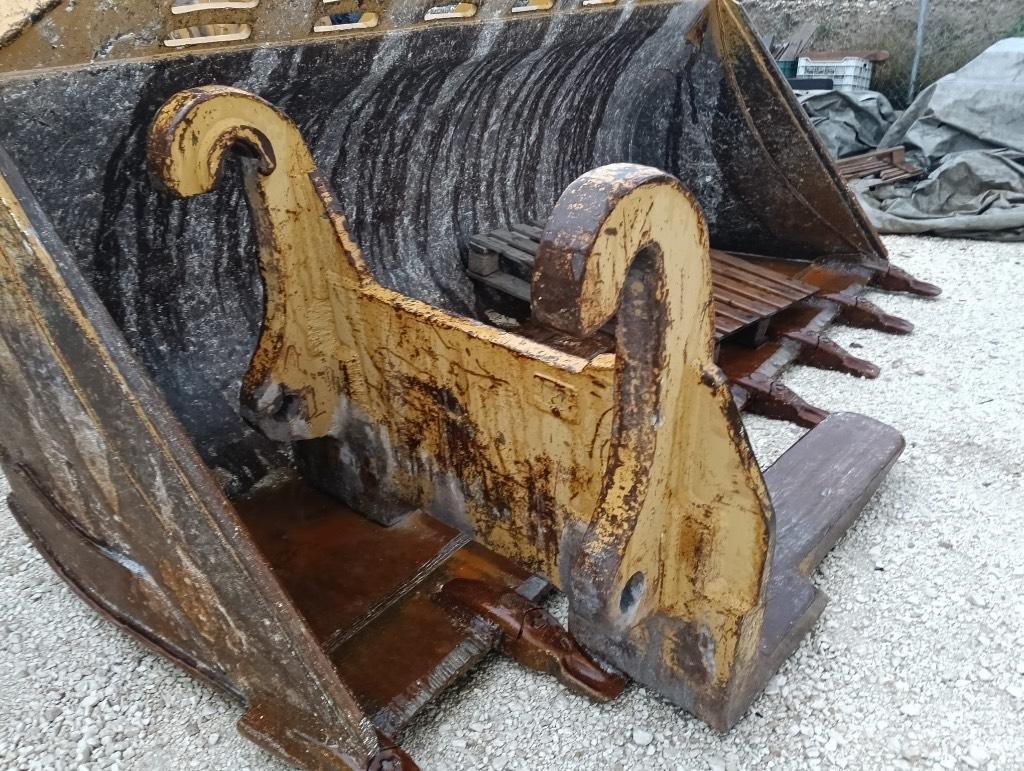 CAT 980 H Klešťové drapáky