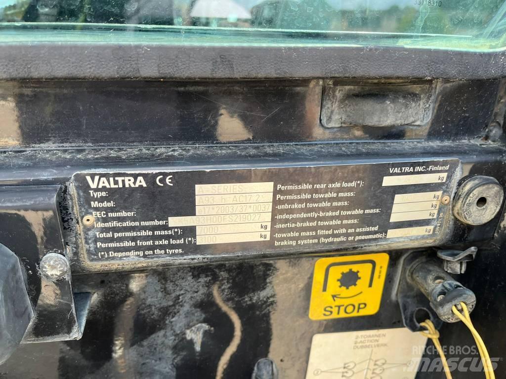 Valtra A 93 Traktory