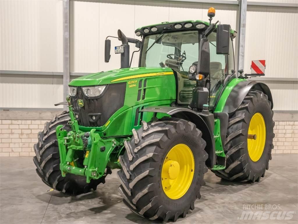 John Deere 6230R Traktory