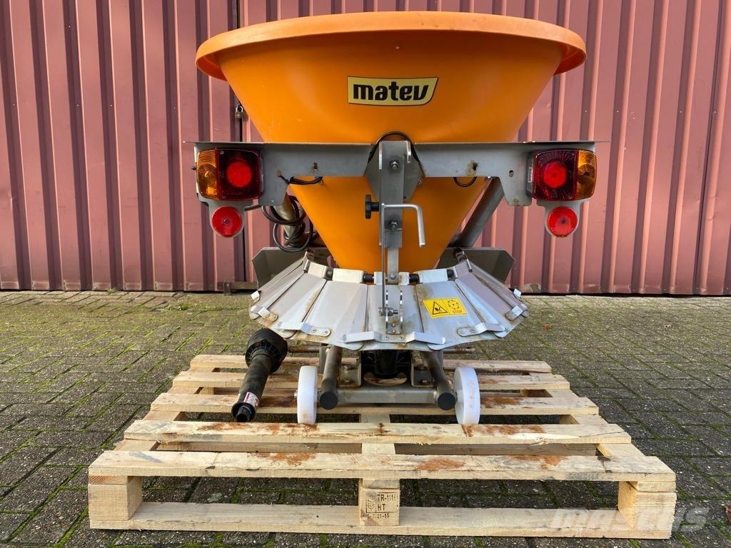 Matev SPR-H/M 125 Kompaktní přídavné zařízení pro traktory