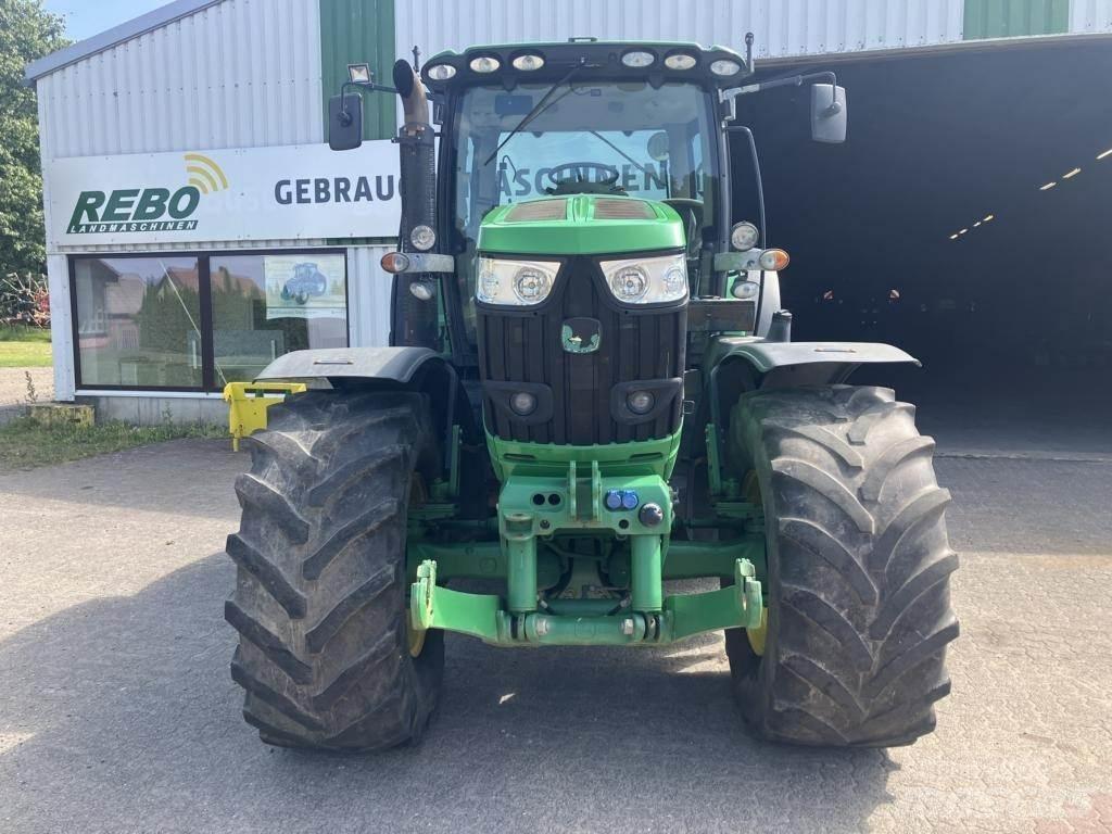 John Deere 6210R Traktory