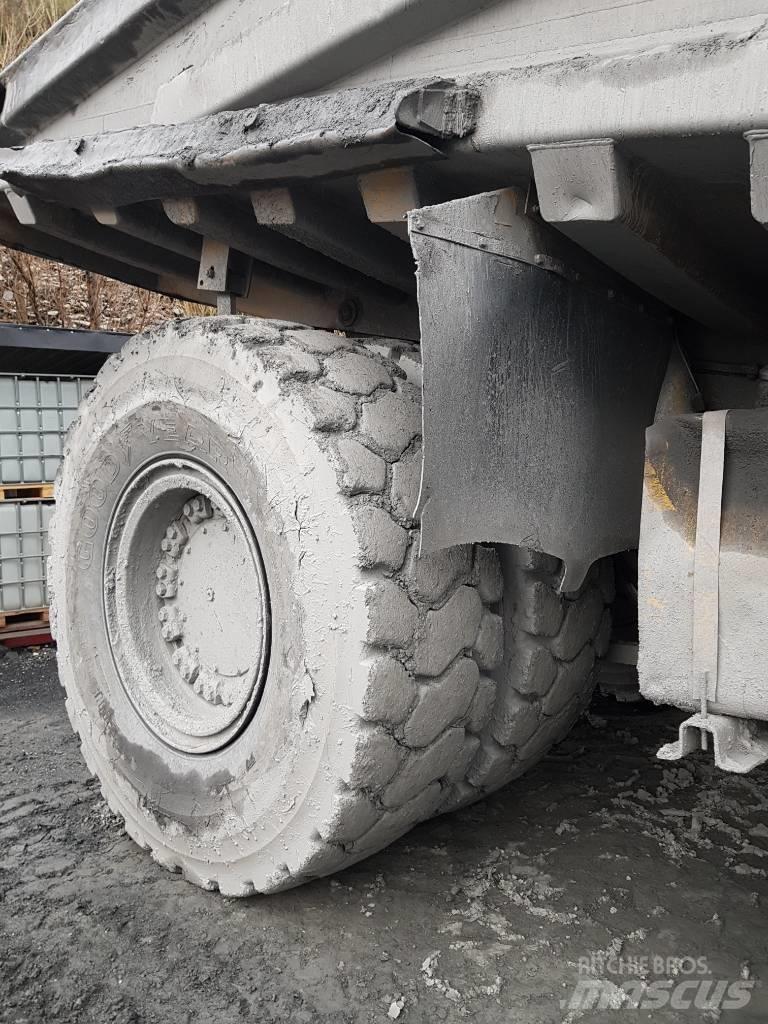 Komatsu HD 465-5 Pevné dempry