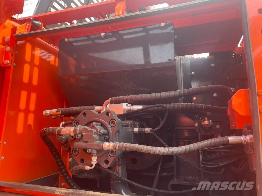 Doosan DX 225 Pásová rýpadla