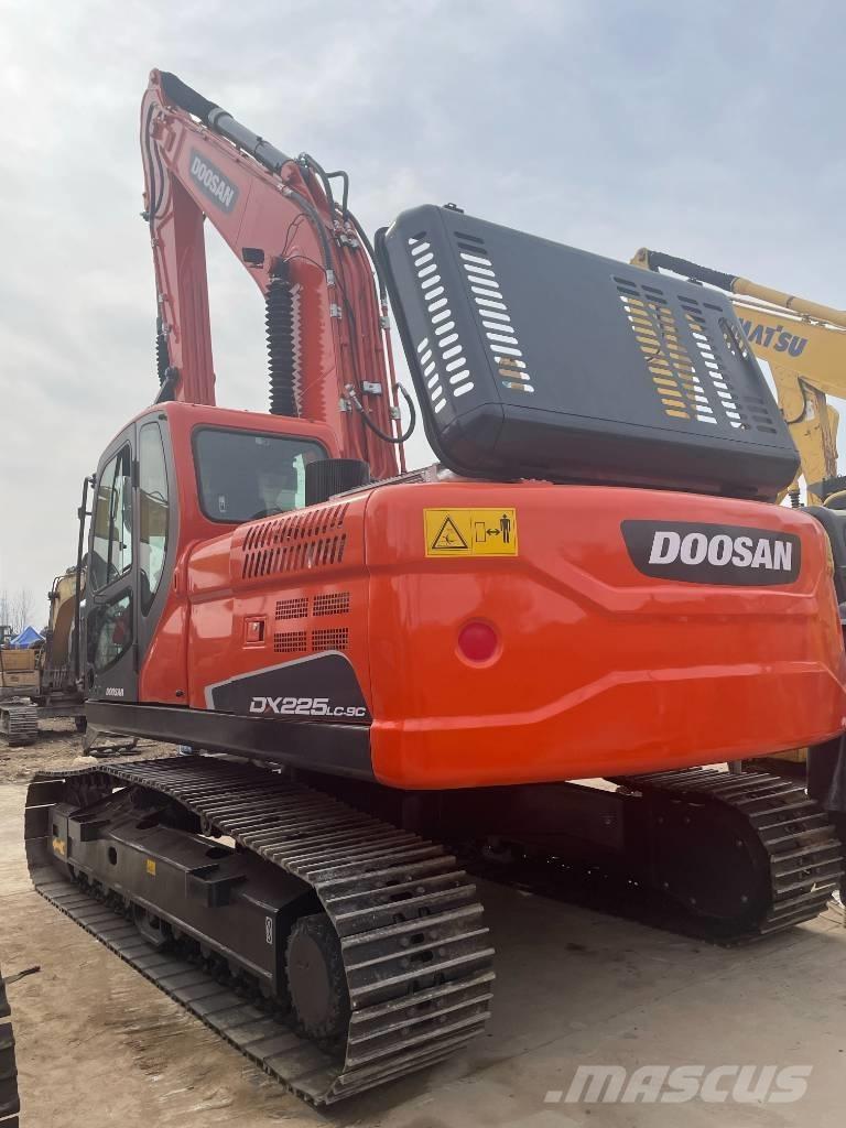 Doosan DX 225 Pásová rýpadla