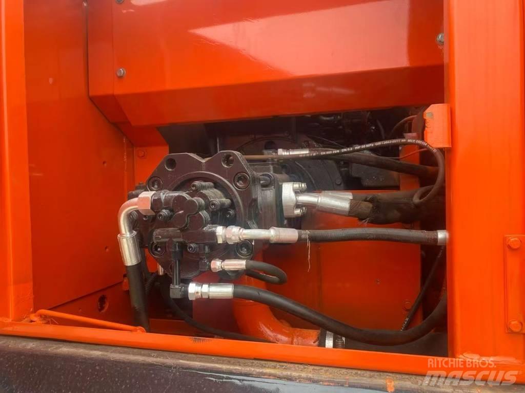 Doosan DX 225 LC Pásová rýpadla