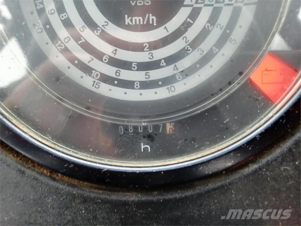 John Deere 1750 Traktory