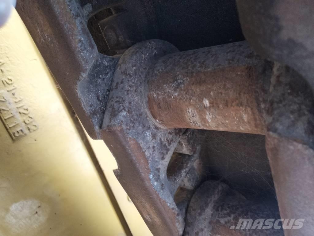 Komatsu D 155 A Pásové dozery