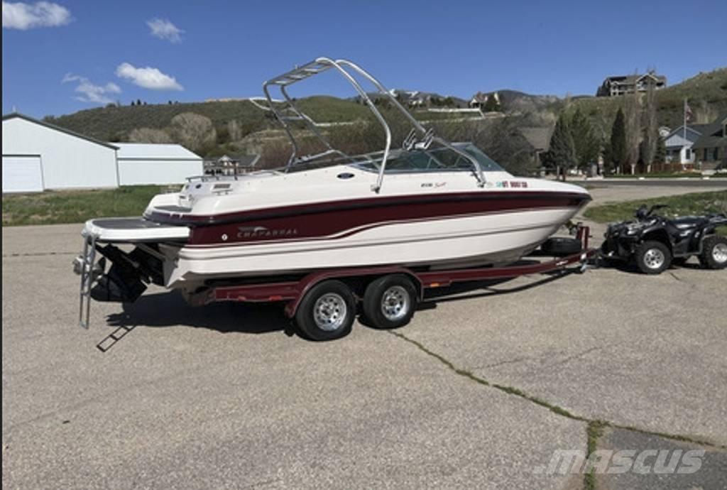  Chaparral 2330 SS Pracovní lodě, bárky a pontony