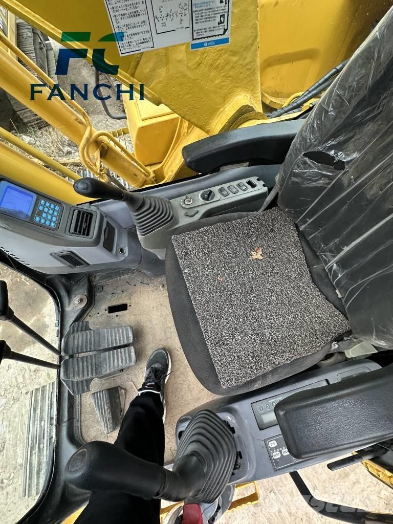 Komatsu PC 220 Pásová rýpadla