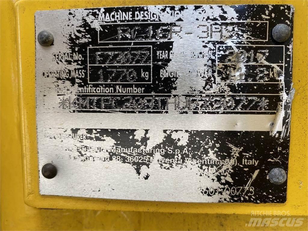 Komatsu PC16R-3HS Kolová rýpadla