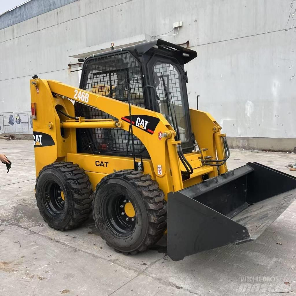 CAT 246 B Mininakladače