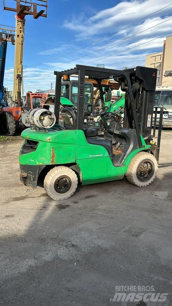 Mitsubishi FG30N Další
