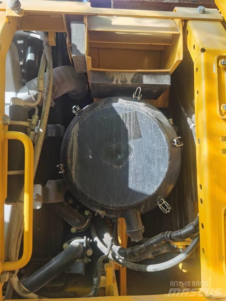 Komatsu PC 460-8 Pásová rýpadla