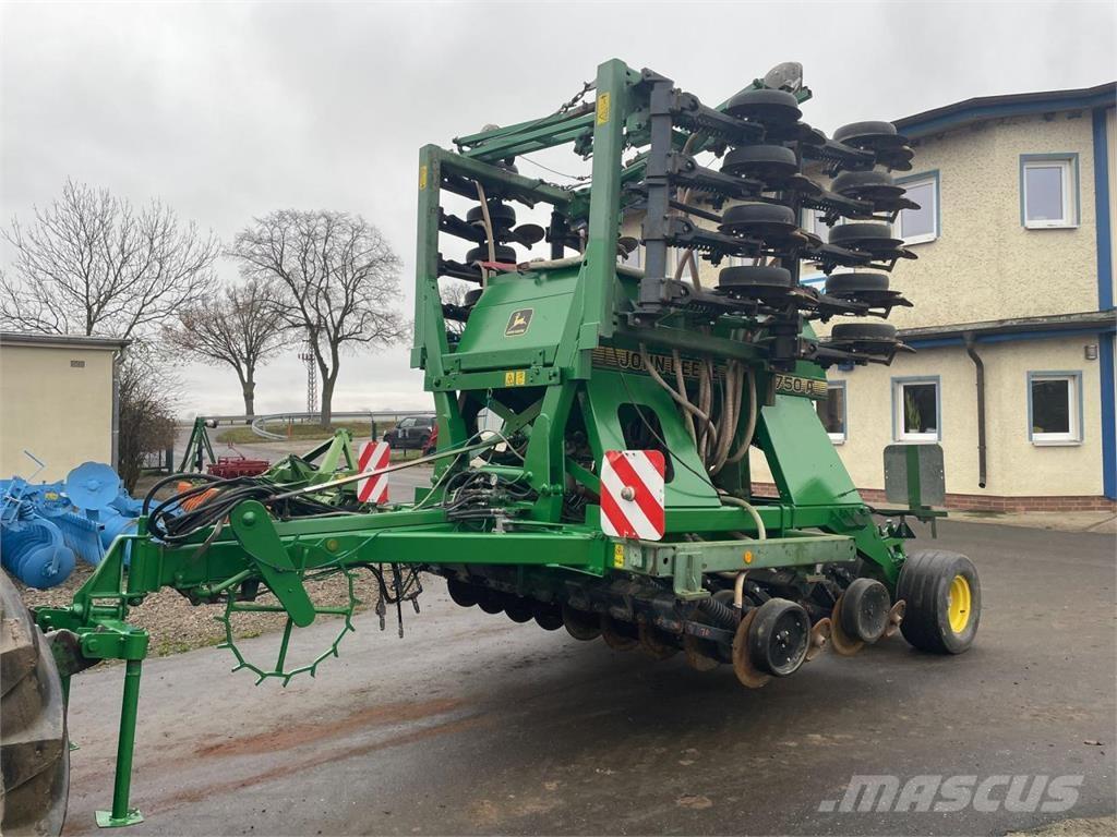 John Deere 750A 6m Přesné secí stroje