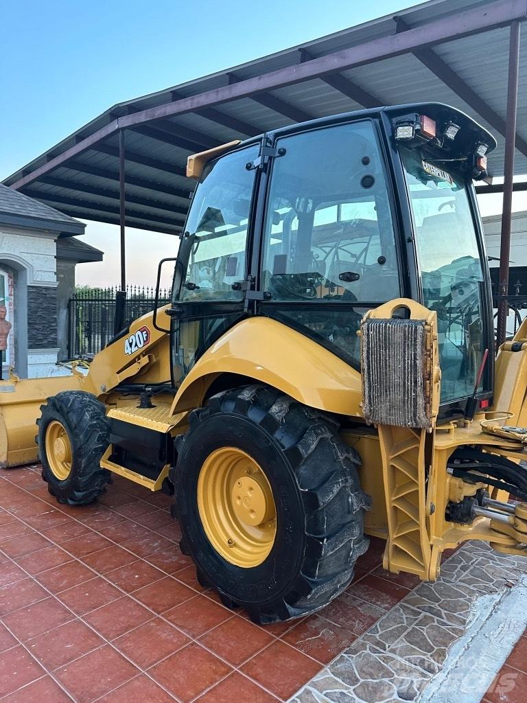 CAT 420 F Rýpadlo-nakladače