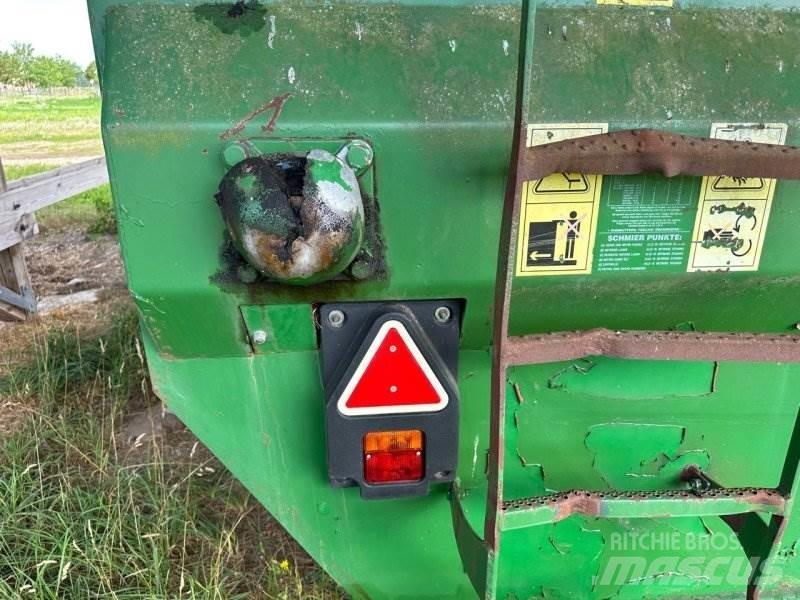 Keenan 115 FP Násypky, fukary a dopravníky