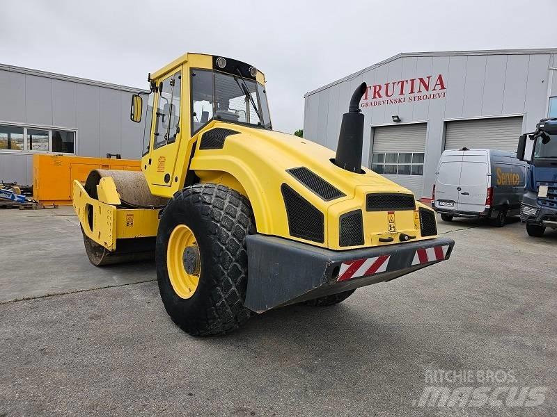 Bomag BW 213 D H-4 Tahačové válce