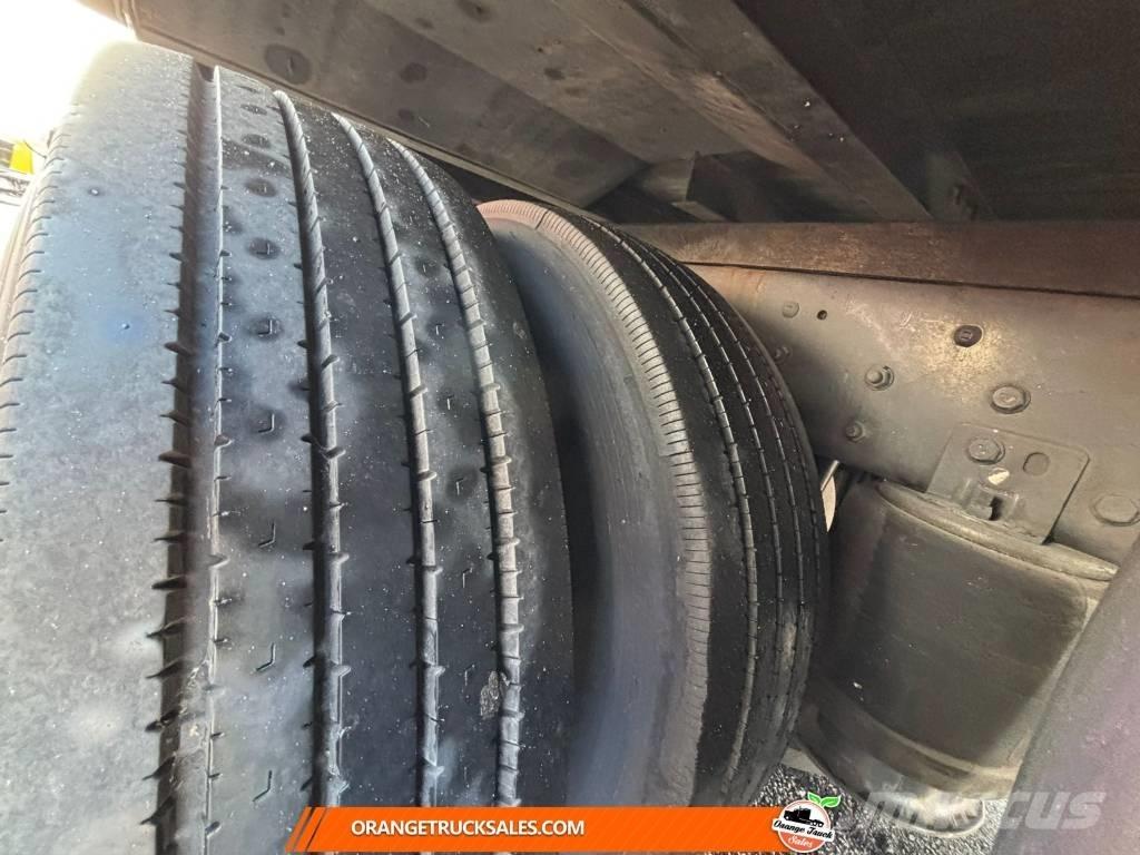 International MV607 Skříňová nástavba