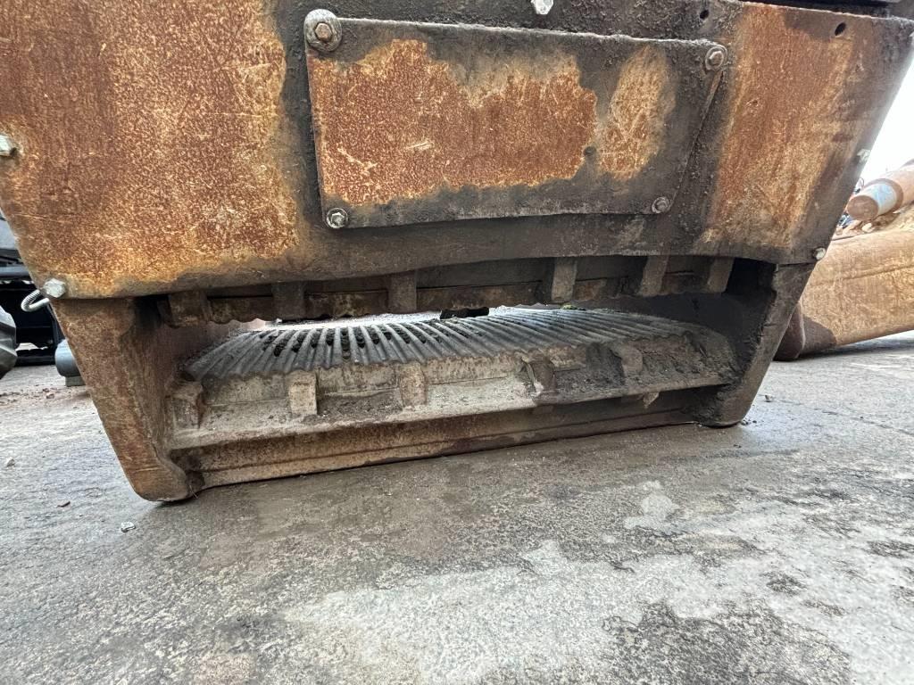 MB Crusher 120 Drtící lopaty