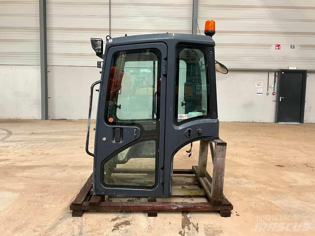 Kubota U 48-4 / U 55-4 Kabiny a interiér