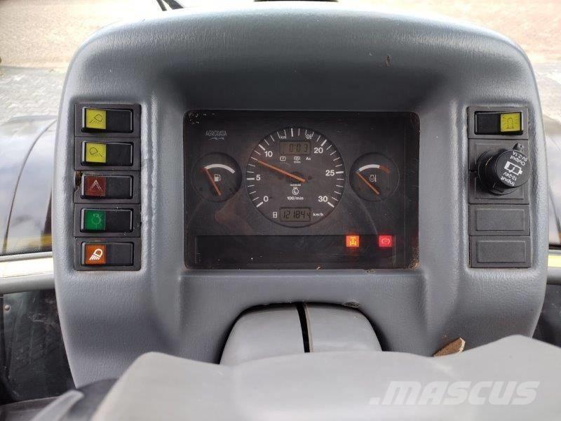 Valtra 6850 Traktory