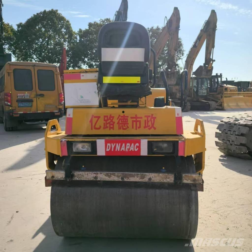 Dynapac CC 142 Tandemové válce