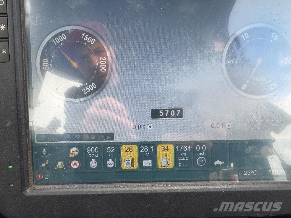 John Deere 810 E Vyvážecí traktory