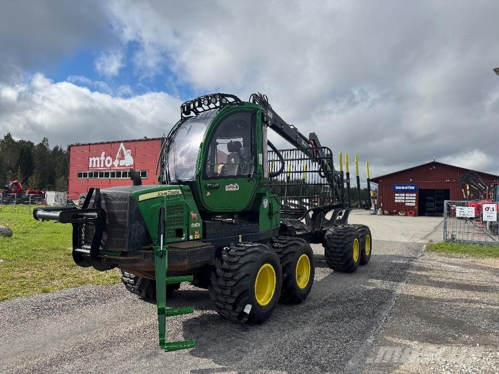 John Deere 810 E Vyvážecí traktory