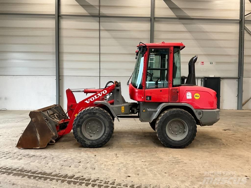 Volvo L 30 G Kolové nakladače