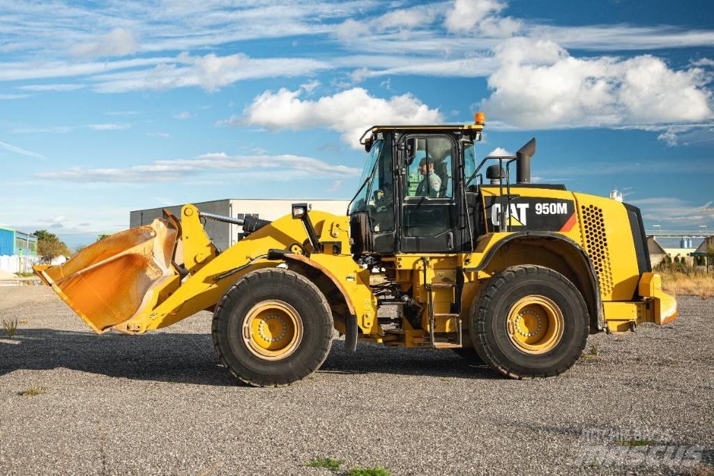 CAT 950M Kolové nakladače