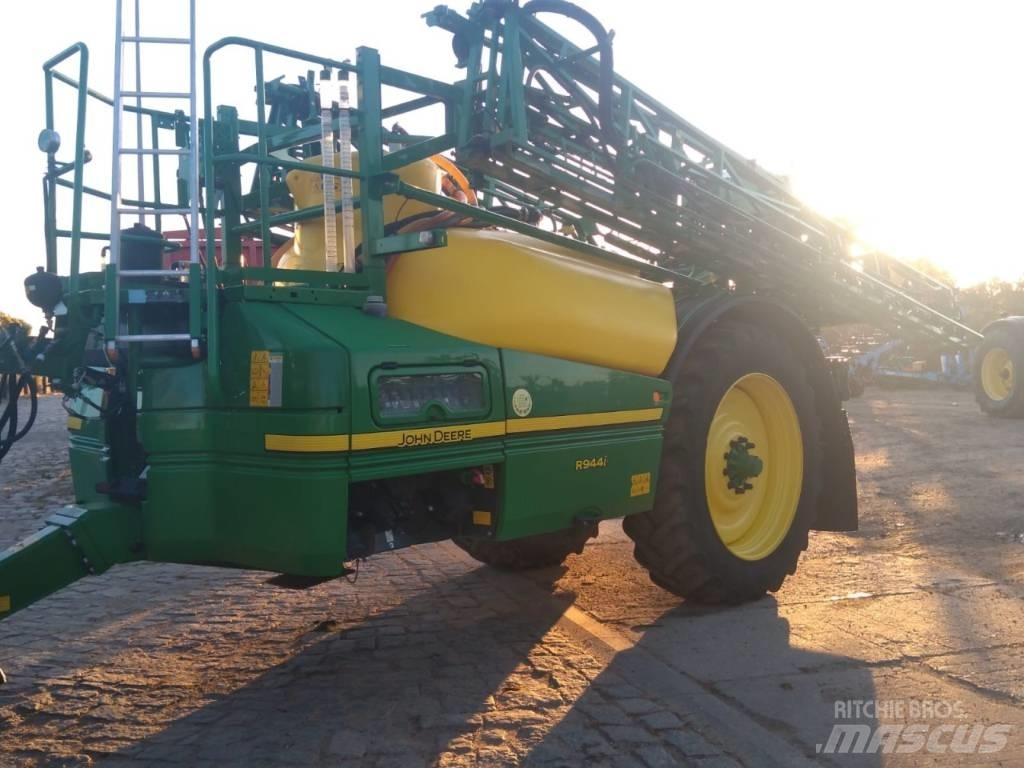 John Deere R944i Tažené postřikovače