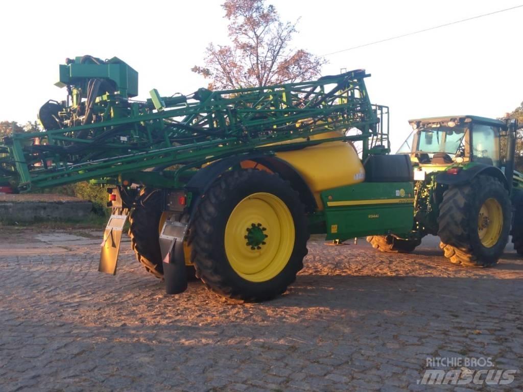 John Deere R944i Tažené postřikovače