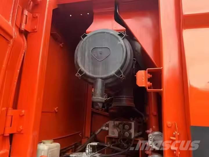 Doosan DX 225 LC Pásová rýpadla