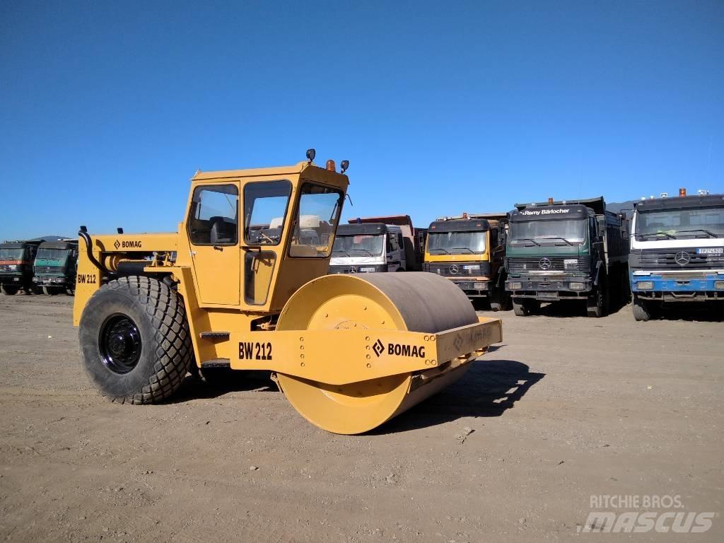Bomag BW 212 Tahačové válce