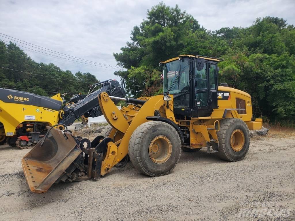 CAT 926M Kolové nakladače