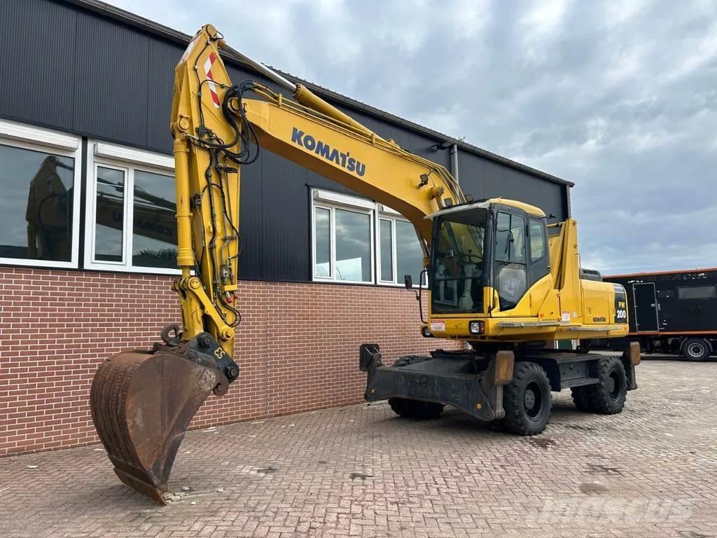 Komatsu PW200 Kolová rýpadla