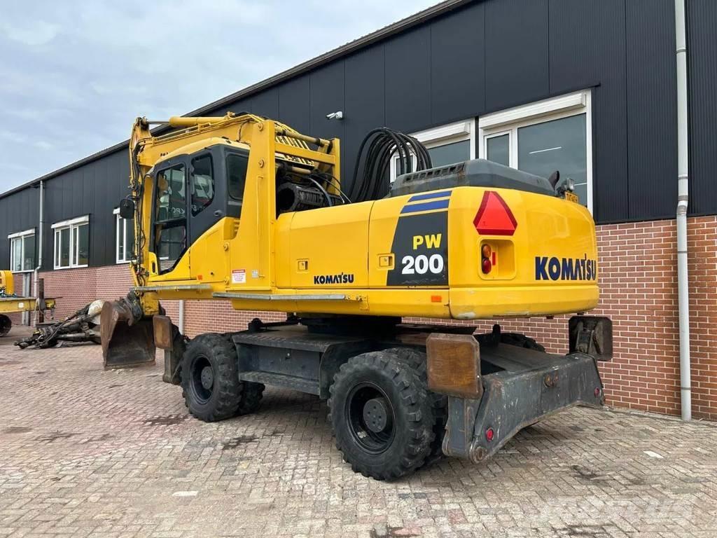 Komatsu PW200 Kolová rýpadla