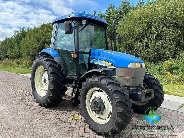 New Holland TD90 D Traktory