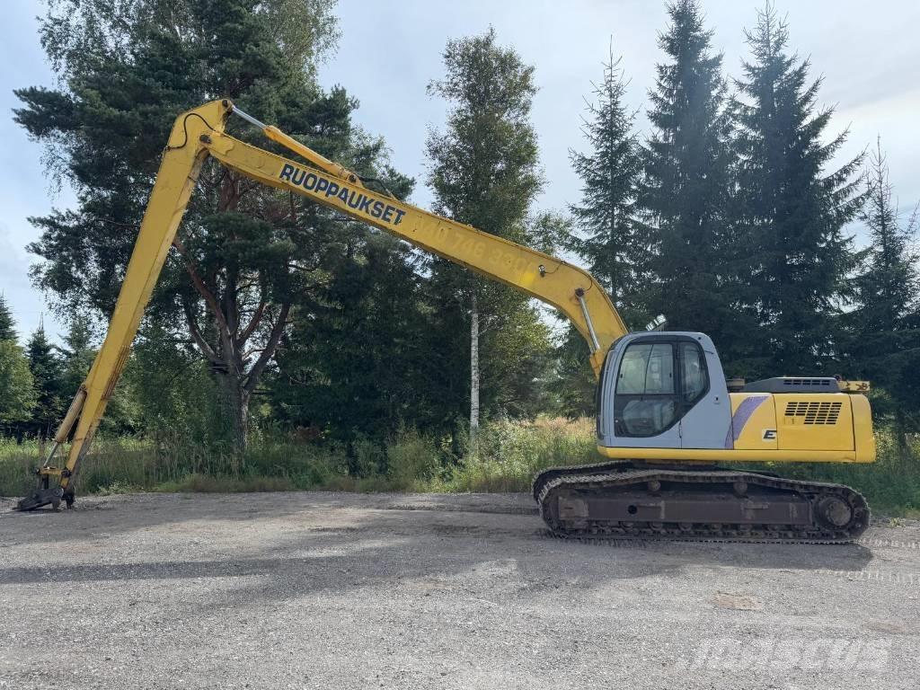 New Holland E 215 Rýpadla s dlouhým dosahem