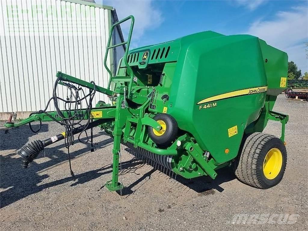 John Deere f441m Lis na hranaté balíky