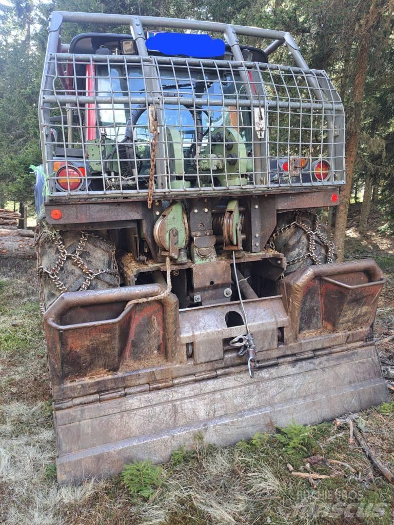 Valtra T 151 Traktory