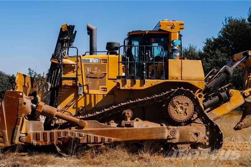 CAT D10T Pásové dozery
