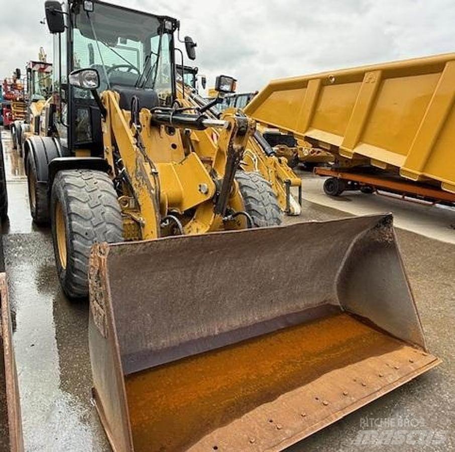 CAT 908M Kolové nakladače